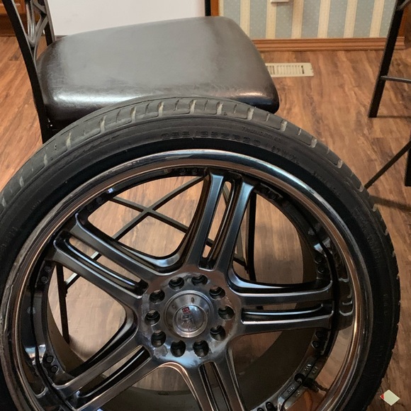 20” staggered wheels - Picture 2 of 3